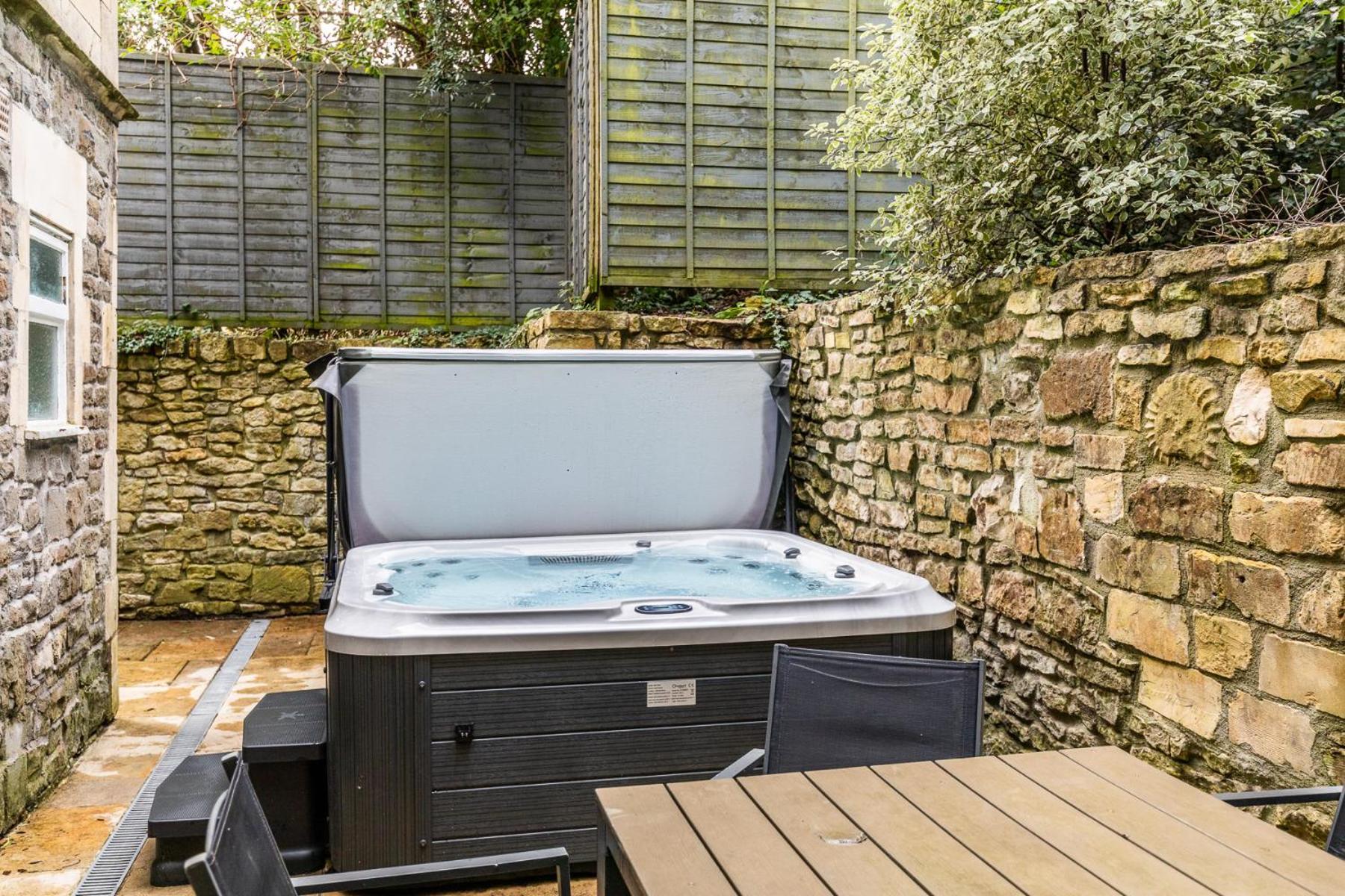 Locksbrook Lodge - Hot Tub - Spacious Outdoor Space Бат Экстерьер фото