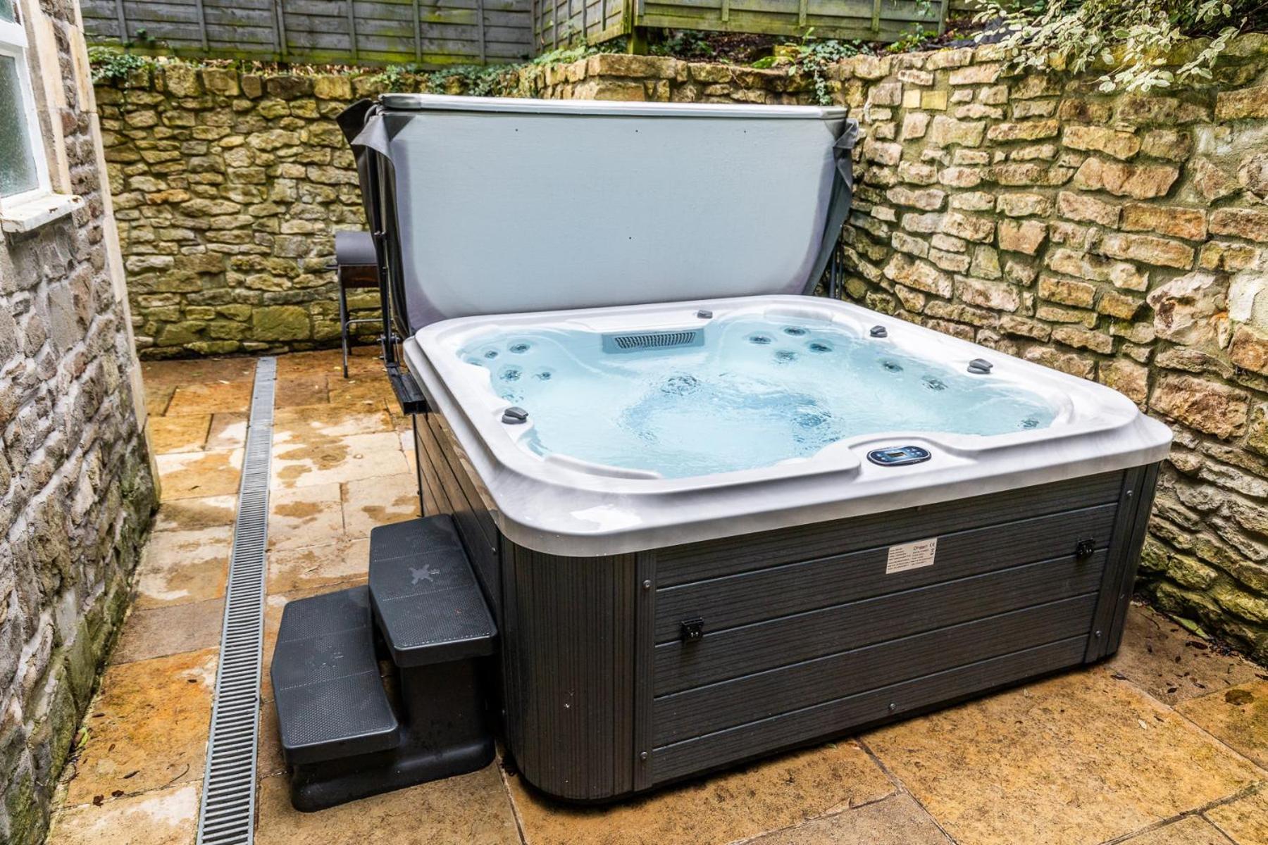 Locksbrook Lodge - Hot Tub - Spacious Outdoor Space Бат Экстерьер фото